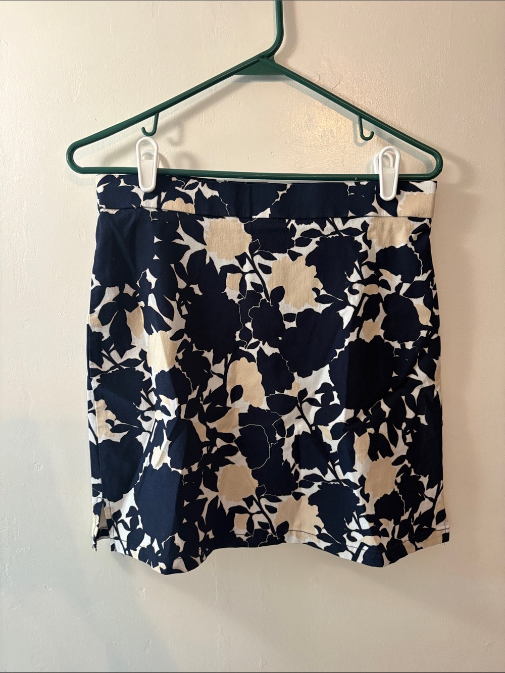 Rafaella Floral Print Navy and Cream Women’s Skirt Size Small